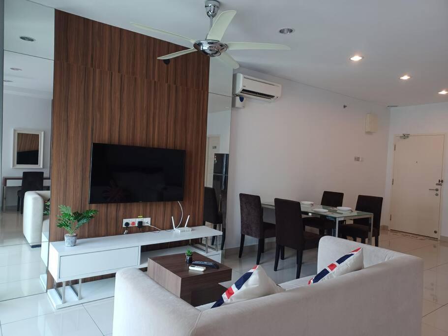 Ls Mansion One Apartment George Town Bagian luar foto